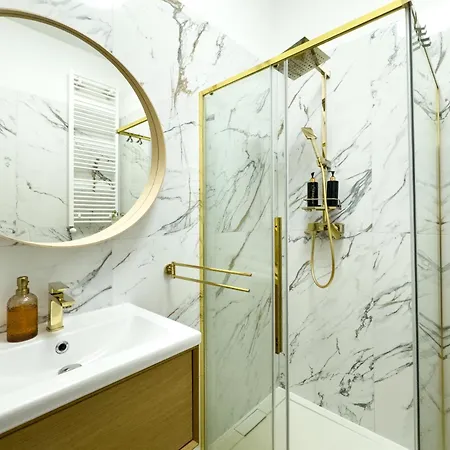 Ans Hanza Tower 21st Floor With View, Swimming Pool, Sauna, Jacuzzi, Viewing Terrace *